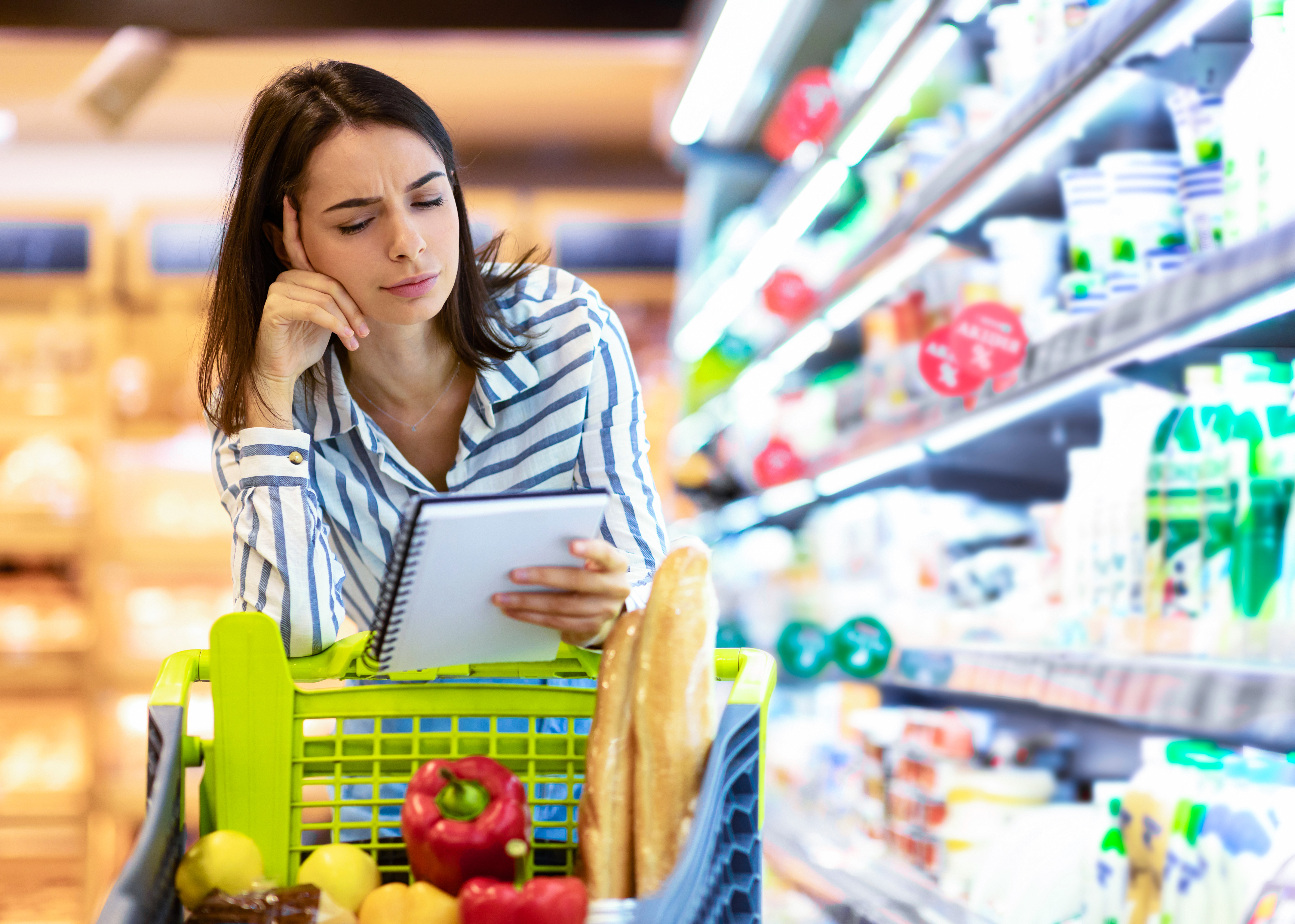 Door keuzestress staat Lisa voor de kerstinkopen in de supermarkt met haar doktersrecept
