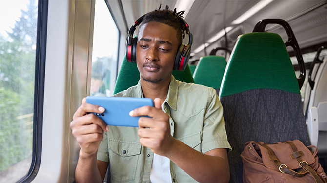 ‘Werken in de trein’ ontaardt toch weer in uurtje staren naar telefoon