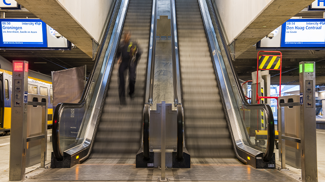 Sterrenkundigen: 'Over 50.000 jaar zullen alle stationsroltrappen het tegelijk doen'