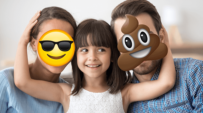 Om haar ouders te beschermen plakt Nina (6) emoji’s op hun gezicht