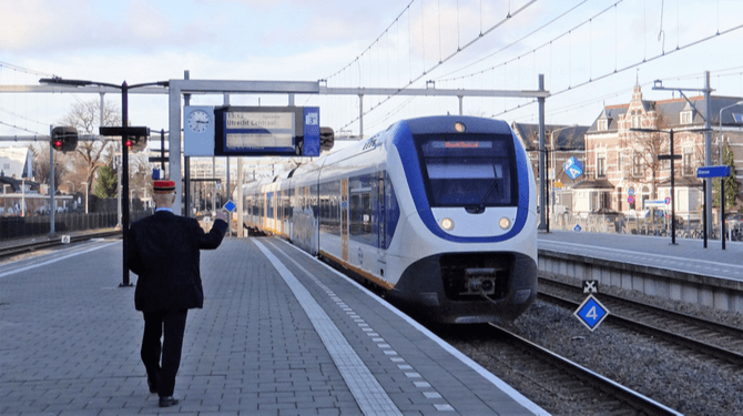 Conducteur deelt 19 boetes uit in één treinrit, passagiers verbijsterd