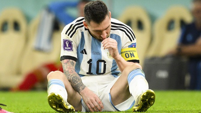 Wat een wilskracht! Messi scheurde anus bij epische duikelpartij