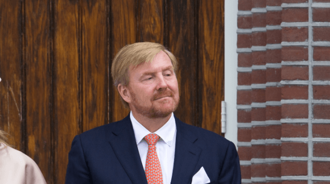 Koning stelt plannen bij: ‘Kom alleen als ze de finale halen én als ze 4-3-3 spelen’