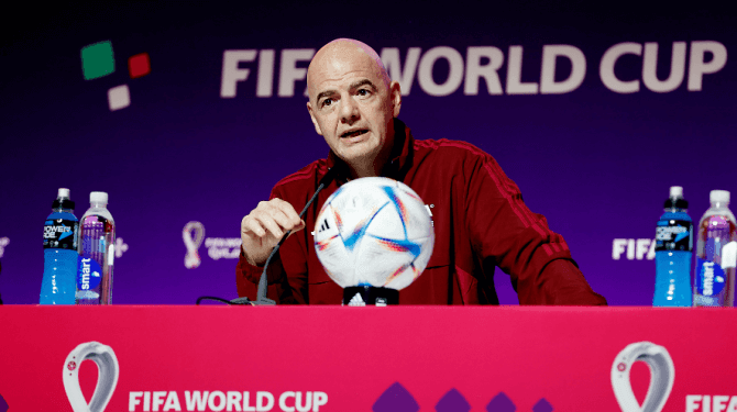 ‘Regels zijn regels’, vindt voetbalbond die iedere dag weer nieuwe regels uit de mouw schudt