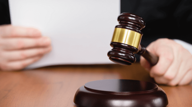 Spreken is zilver, zwijgen is tot 30 maanden celstraf opgelegd krijgen van de rechter