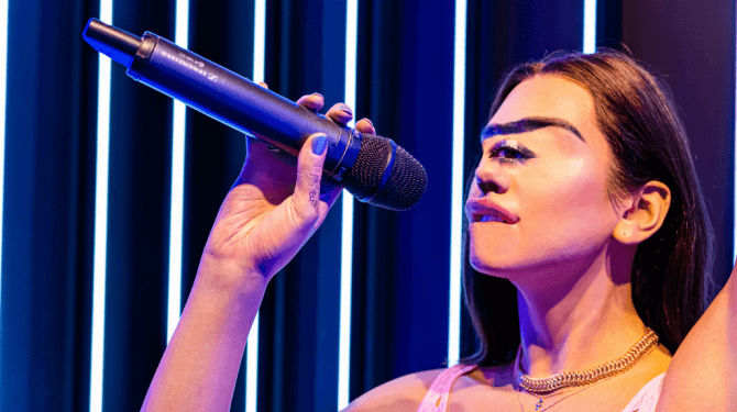 Monolipa zingt eenstemmige liedjes in enkelvoud