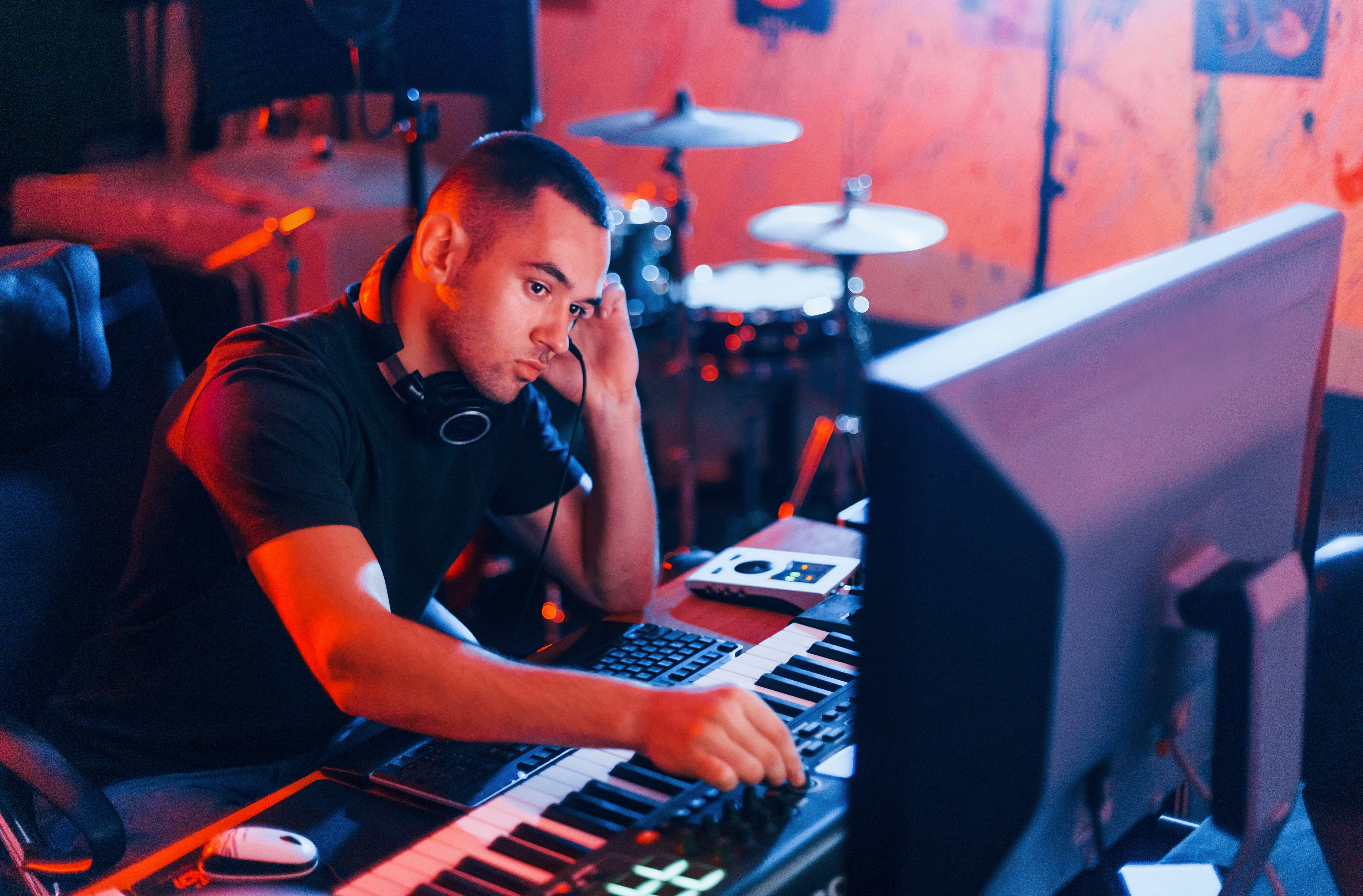 Man scoort hit met gesamplede en geremixte piep uit oor