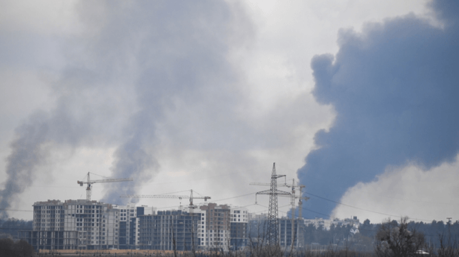 Poetin bombardeert strategisch gelegen speeltuin in Kyiv