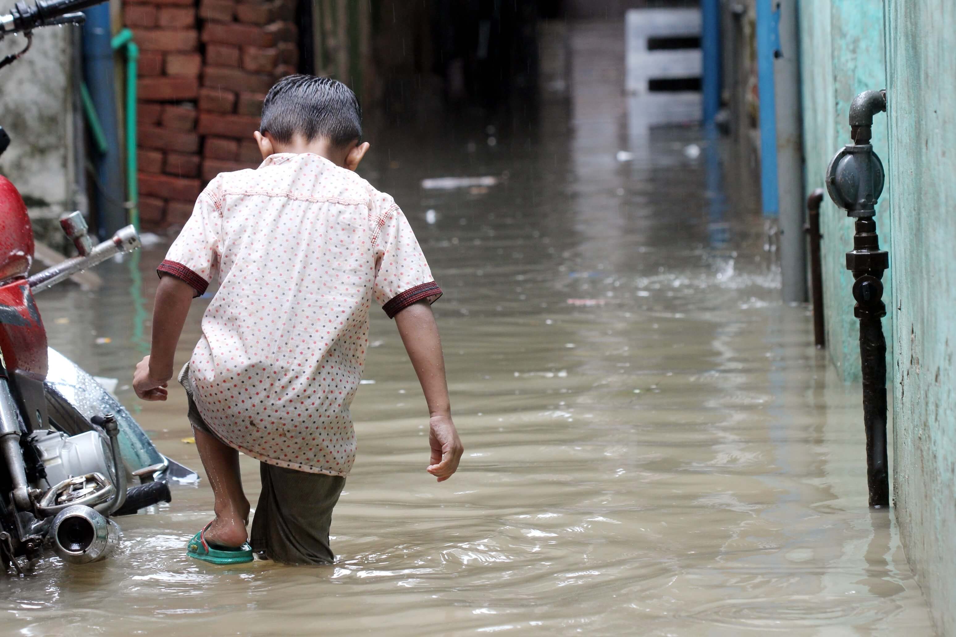 Westen voelt zich niet verantwoordelijk voor overstromingen Pakistan: ‘Waren niet eens in de buurt’