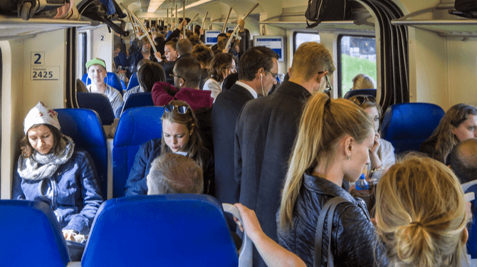 7 liedjes die je in volle trein kan zingen om de sfeer erin te houden