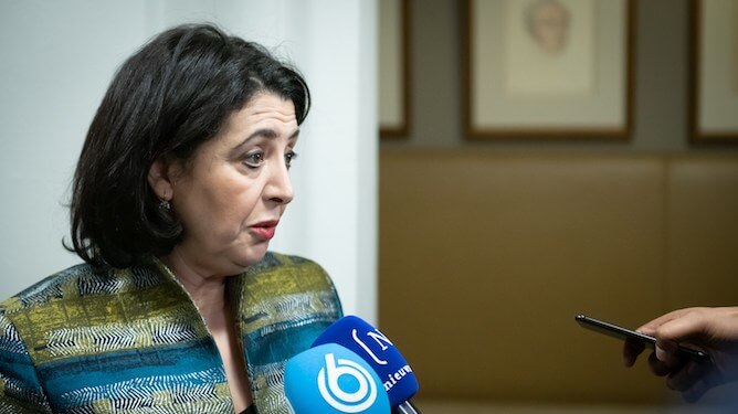 Vrouw die klachten van 23 medewerkers aan haar broek heeft voelt zich schandalig behandeld