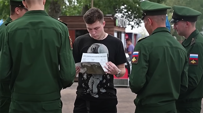 Jonge Russen na mobilisatie massaal naar grenzen Georgië en Finland: bereidt Poetin ook daar invasies voor?