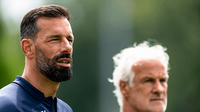 Van Nistelrooij geeft spelers straftraining