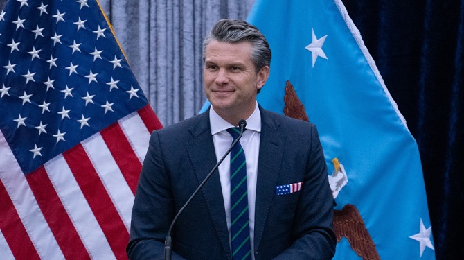 Minister van Oorlog Hegseth stelt als grap voor om aanval Iran voor te leggen aan de VN-Veiligheidsraad