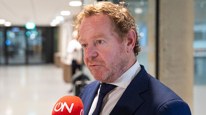 Minister Van Weel heeft bijna genoeg informatie verzameld om Holocaust te kunnen veroordelen