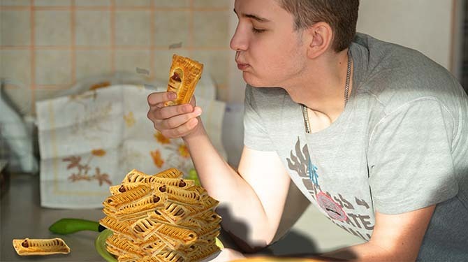 Inflatie: puber eet nog maar 28 frikandelbroodjes per dag in plaats van 30