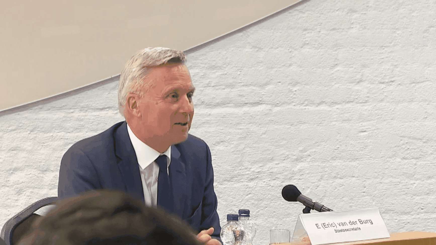 Staatssecretaris Van der Burg hoopt op ‘vrijwillige medewerking’ van staatssecretaris Van den Burg om situatie Ter Apel op te lossen