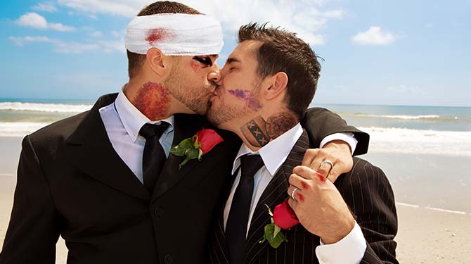 In het nieuwe programma Married At First Fight moeten rivaliserende hooligans na hun eerste vechtpartij gedwongen trouwen