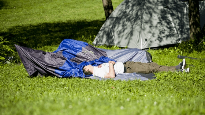 Joep (27) wordt na afloop Lowlands opgehaald met het chemisch afval