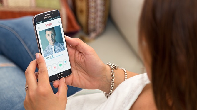 ​Koen beweert in zijn Tinder-bio dat hij 220 meter kan schansspringen