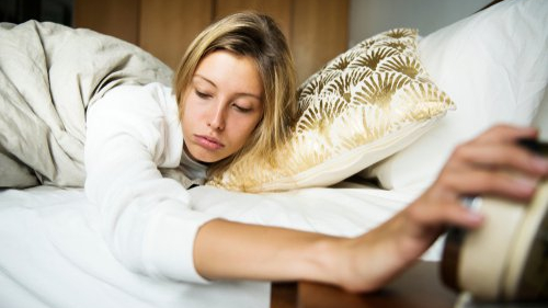 Loes houdt van uitslapen na onveilige seks dus zoekt ze een afternoon-afterpil