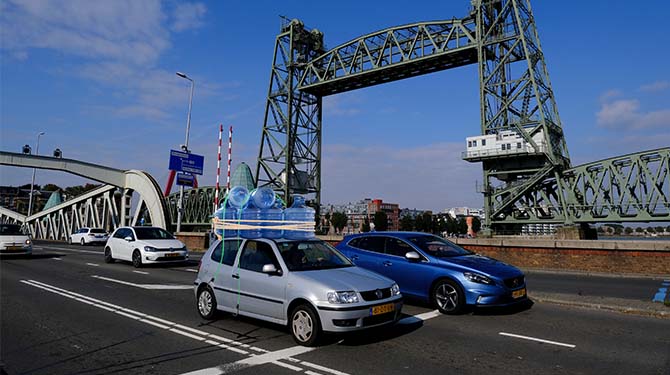 Kabinet doet oproep aan Nederlanders: neem zoveel mogelijk water mee van vakantie in buitenland