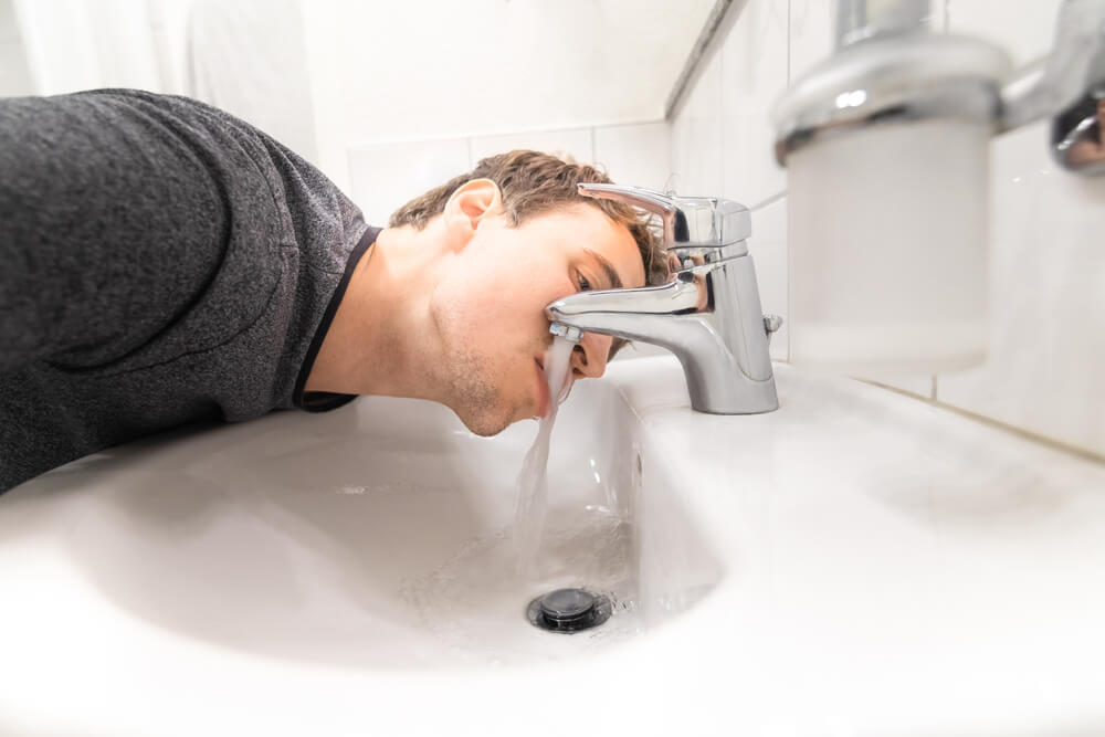 Tips voor deze zomer: drink voldoende water en drink niet te veel water