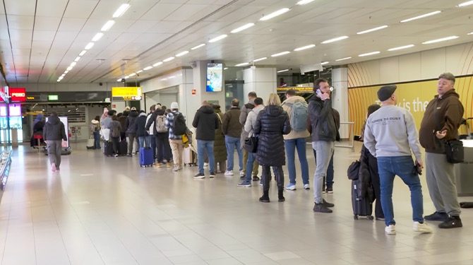 ​Schiphol: ‘Vier thuis vakantie indien mogelijk’