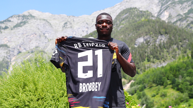 Brobbey belooft fans Leipzig: ‘Ooit kom ik hier gratis terug’