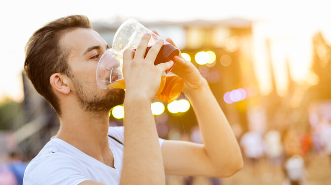 Party-Roy onthult skin-care routine: ‘8 pils drinken en een Flügeltje er achteraan klappen voor de smaak’