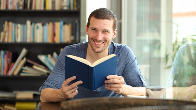 ​Man die 100 boeken in een jaar las gaat nu een nóg grotere challenge aan: betaald werk vinden
